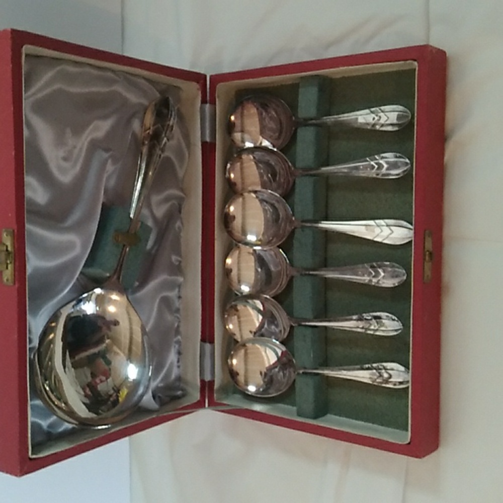 Vintage boxed set Dessert Spoons.